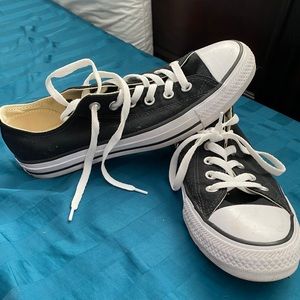 Women’s black converse